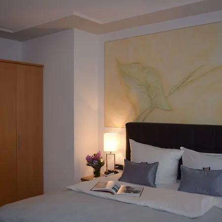 Zum Kronprinzen Hotel 3*