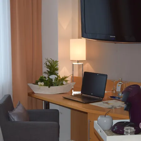 Zum Kronprinzen Hotel 3*