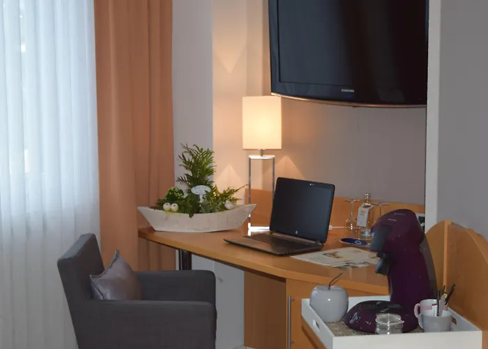 Zum Kronprinzen Hotel 3*